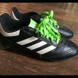 Soccer/softball cleats